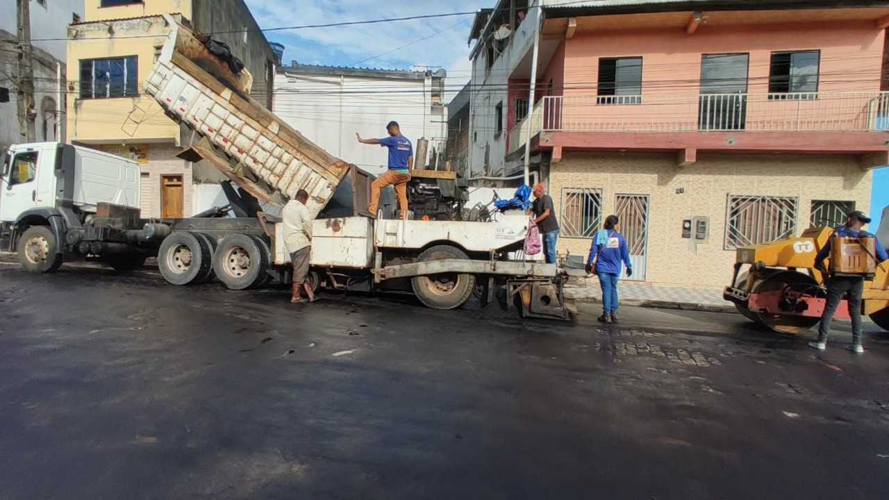 Camacã: Empresa reinicia as obras do asfalto da Praça Mário Batista
